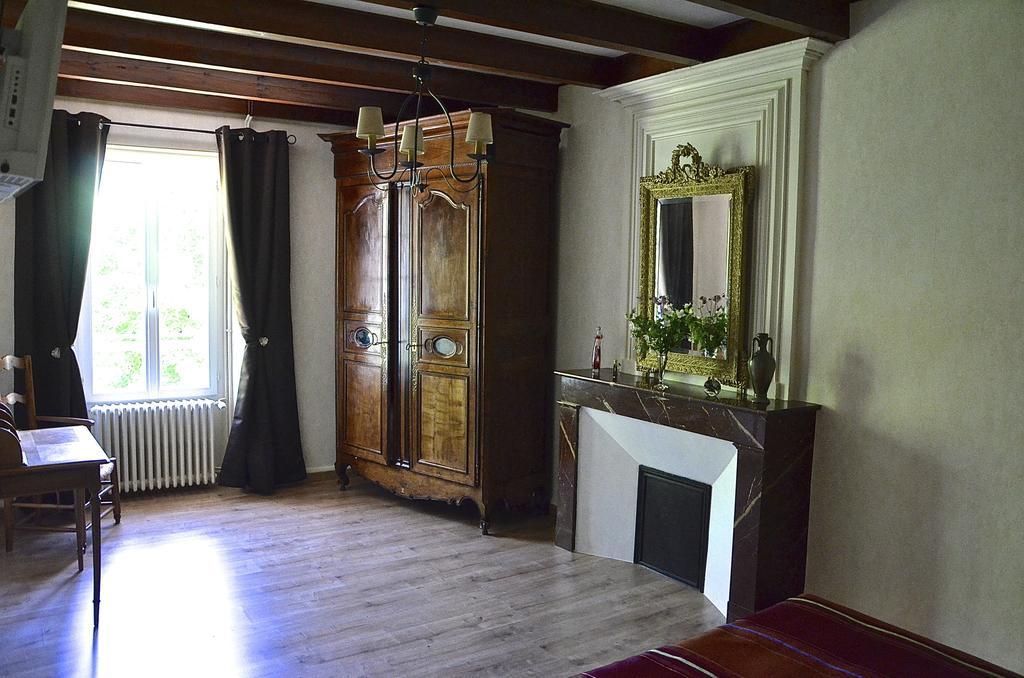 לינה וארוחת בוקר Saint-Maurice-de-Tavernole Le Vieux Noyer חדר תמונה